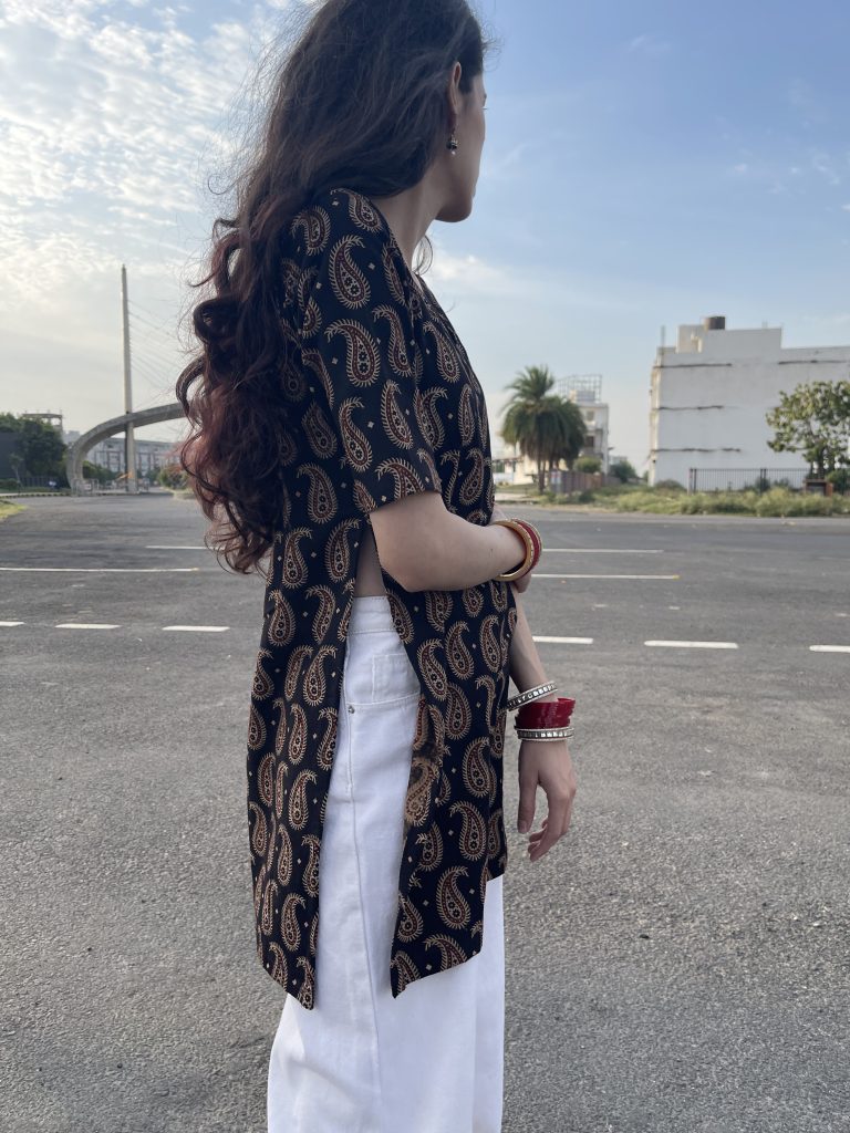 The Bold Slit V-Neck Kurti - 3