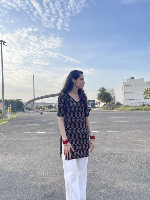 The Bold Slit V-Neck Kurti - 4