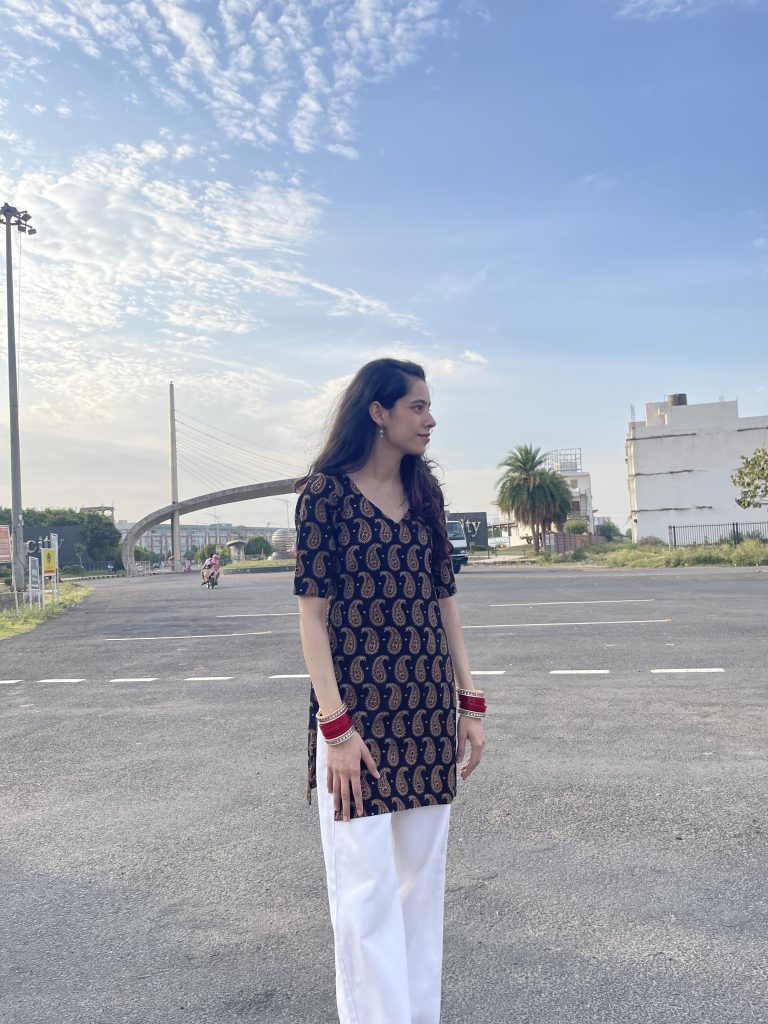 The Bold Slit V-Neck Kurti - 4